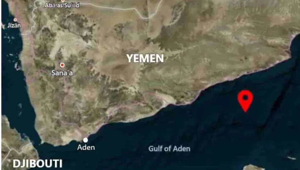 مسلحون يعتلون ناقلة قبالة اليمن فيما يشتبه أنها عملية قرصنة