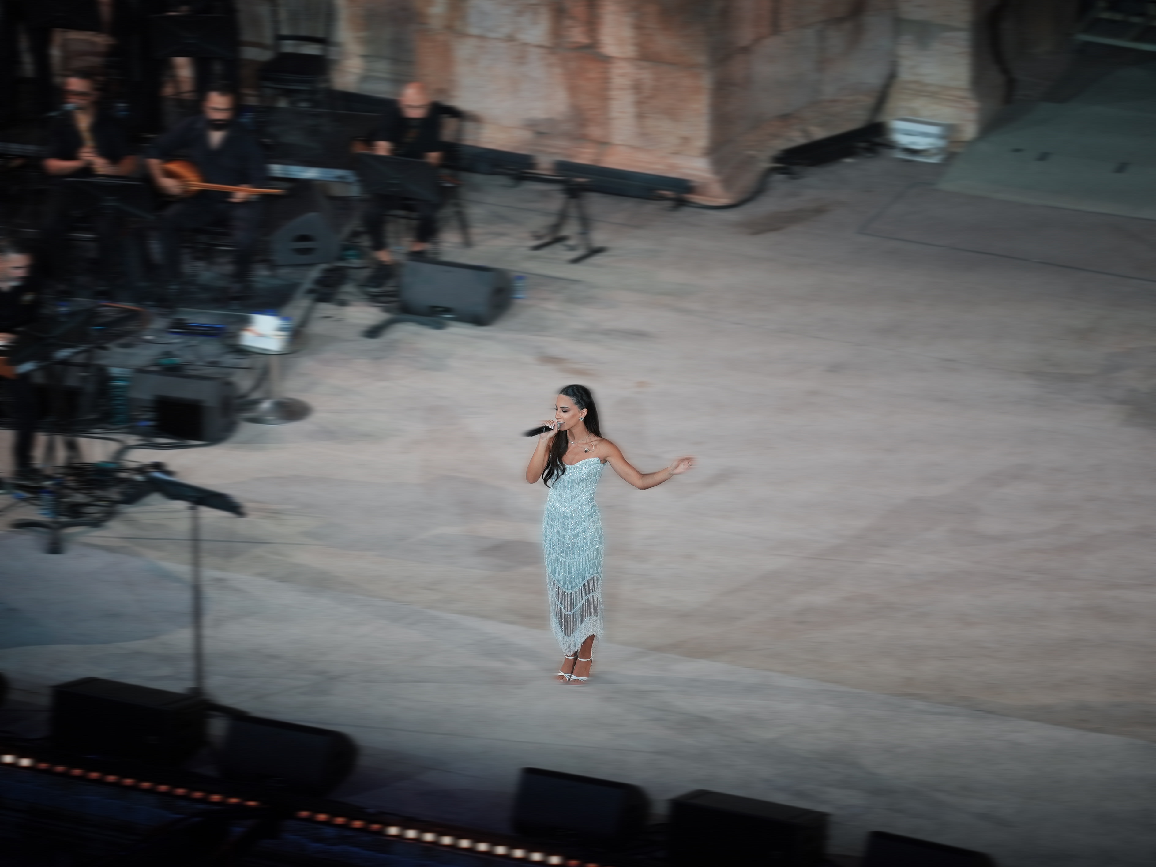 الفنانة الشابة لين الحايك