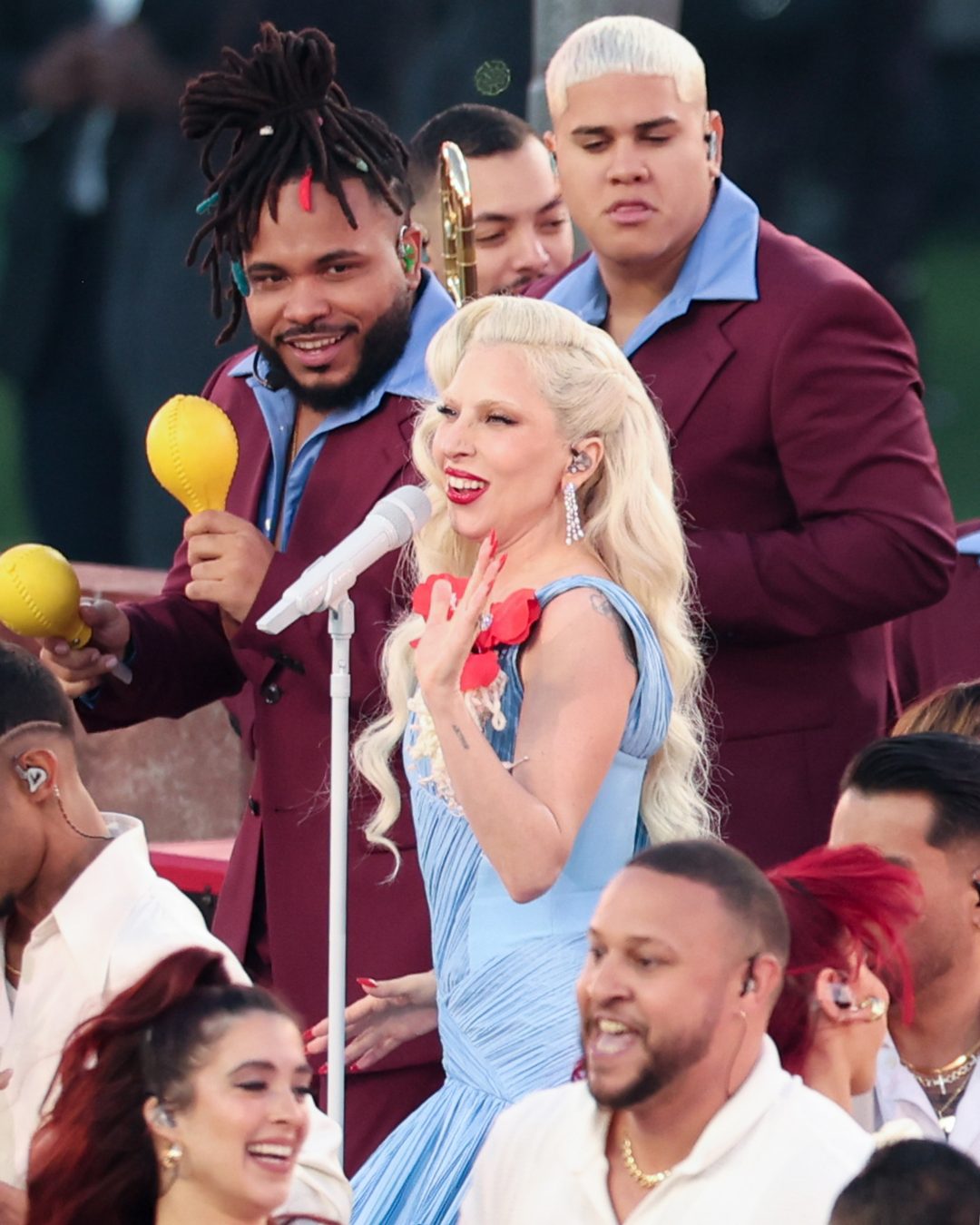 ليدي غاغا وباد باني في سوبر بول 2026 (انستغرام)