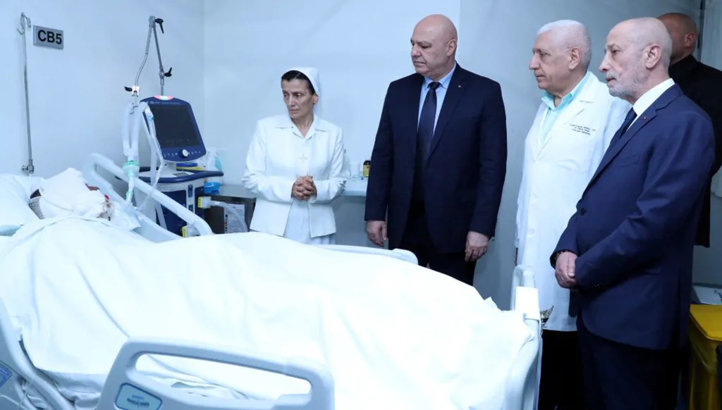 لاريجاني إلى بيروت غداً بعاصفة استفزازية "حزب الله" يطوّر هجماته ويهدّد الحكومة