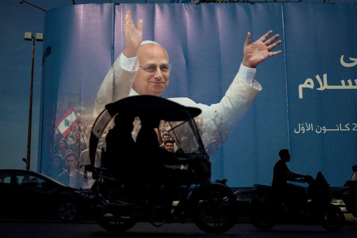 لوحة ترحيبية بالبابا لاوون الرابع عشر في بيروت (أ ف ب)‏