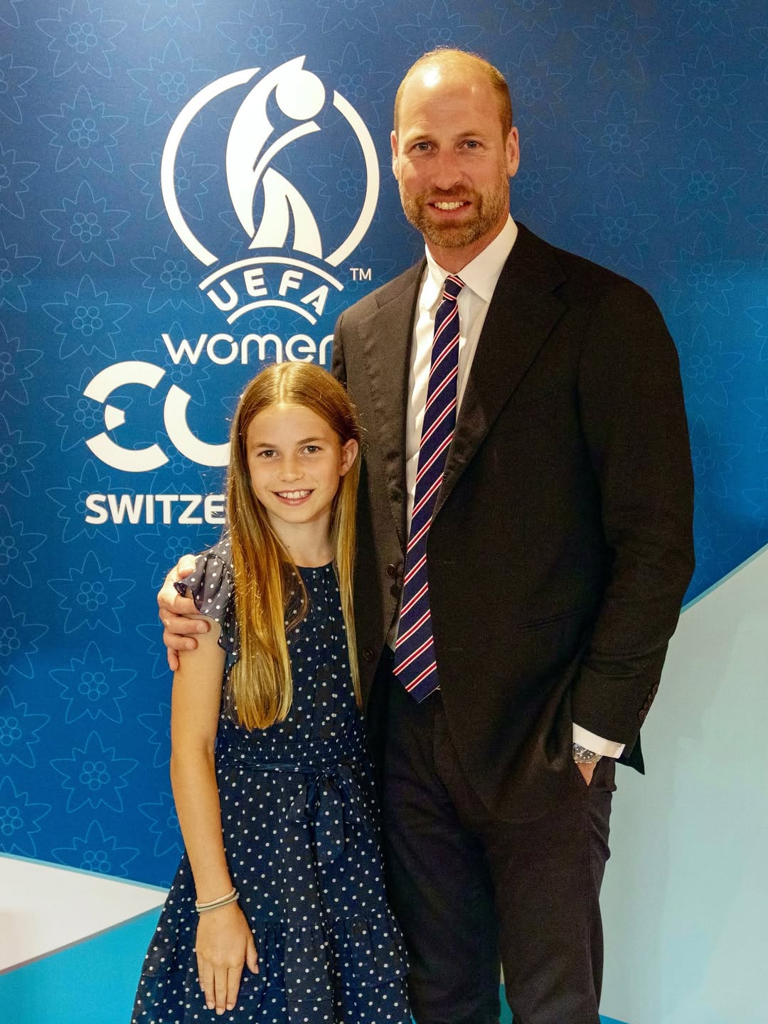 الاميرة شارلوت مع والدها الامير ويليام في المباراة النهائية لبطولة أوروبا لكرة القدم للسيدات (إنستغرام)