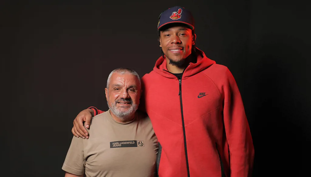 زاك لوفتن لبرنامج "Buzzer Beater": هذا ما حصل معي في مطار بيروت وأعتذر عن بعض تصرّفاتي!