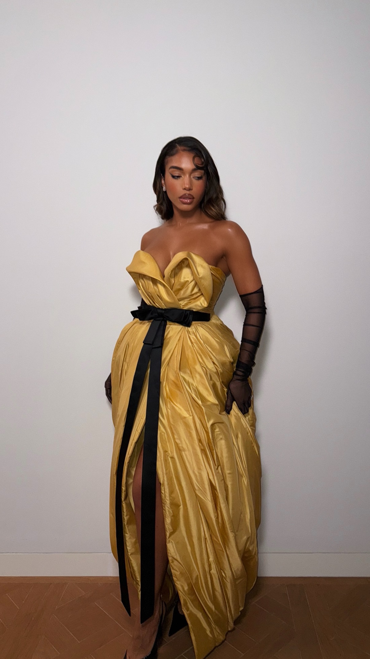 لوري هارفي بفستان زهير مراد في حفل توزيع جوائز فاشن تراست العربية 2025 بقطر (انستغرام)