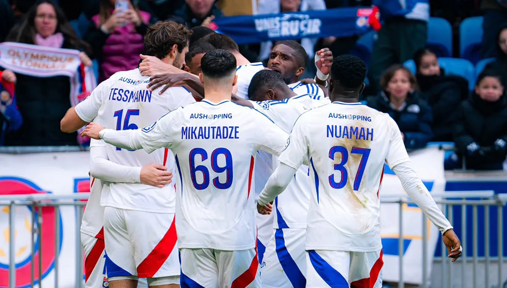 ليون ينجو من الهبوط إلى الدرجة الثانية