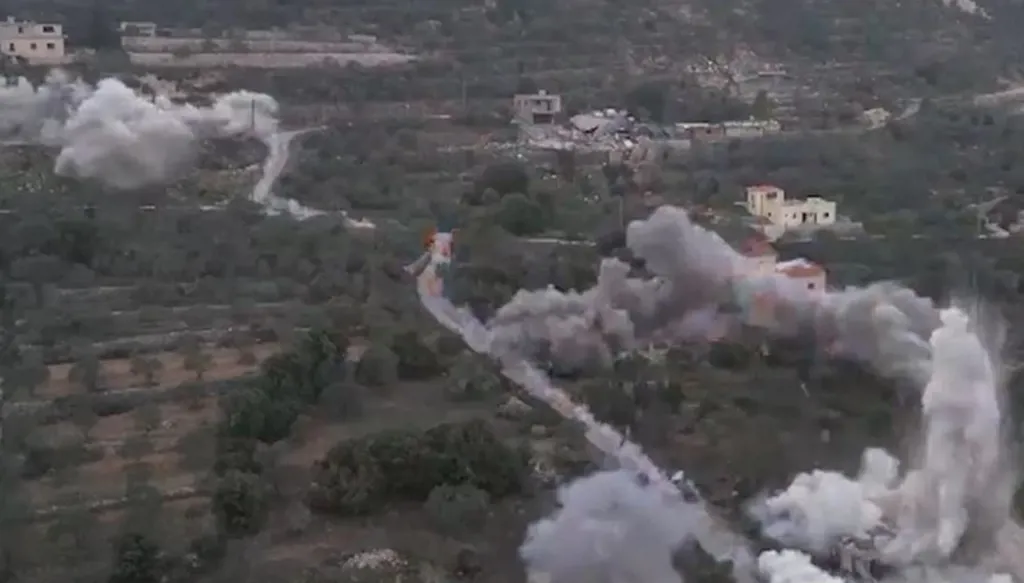 الاستهداف الأخير للمعابر بين لبنان وسوريا: ضرب مراكز عسكرية أو تصعيد بعد تعثر "الميكانيزم"؟