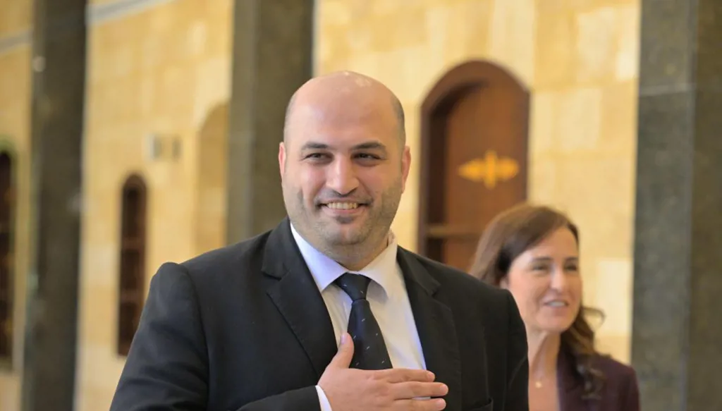 لا قرار باستقالة وزراء "الثنائي"  والمشاركة اليوم تُحسم قبل الجلسة