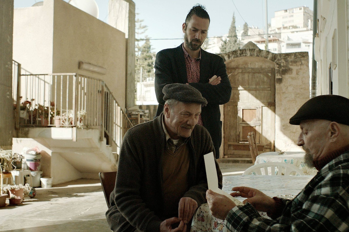 مع ابنه صالح بكري في ”واجب“.