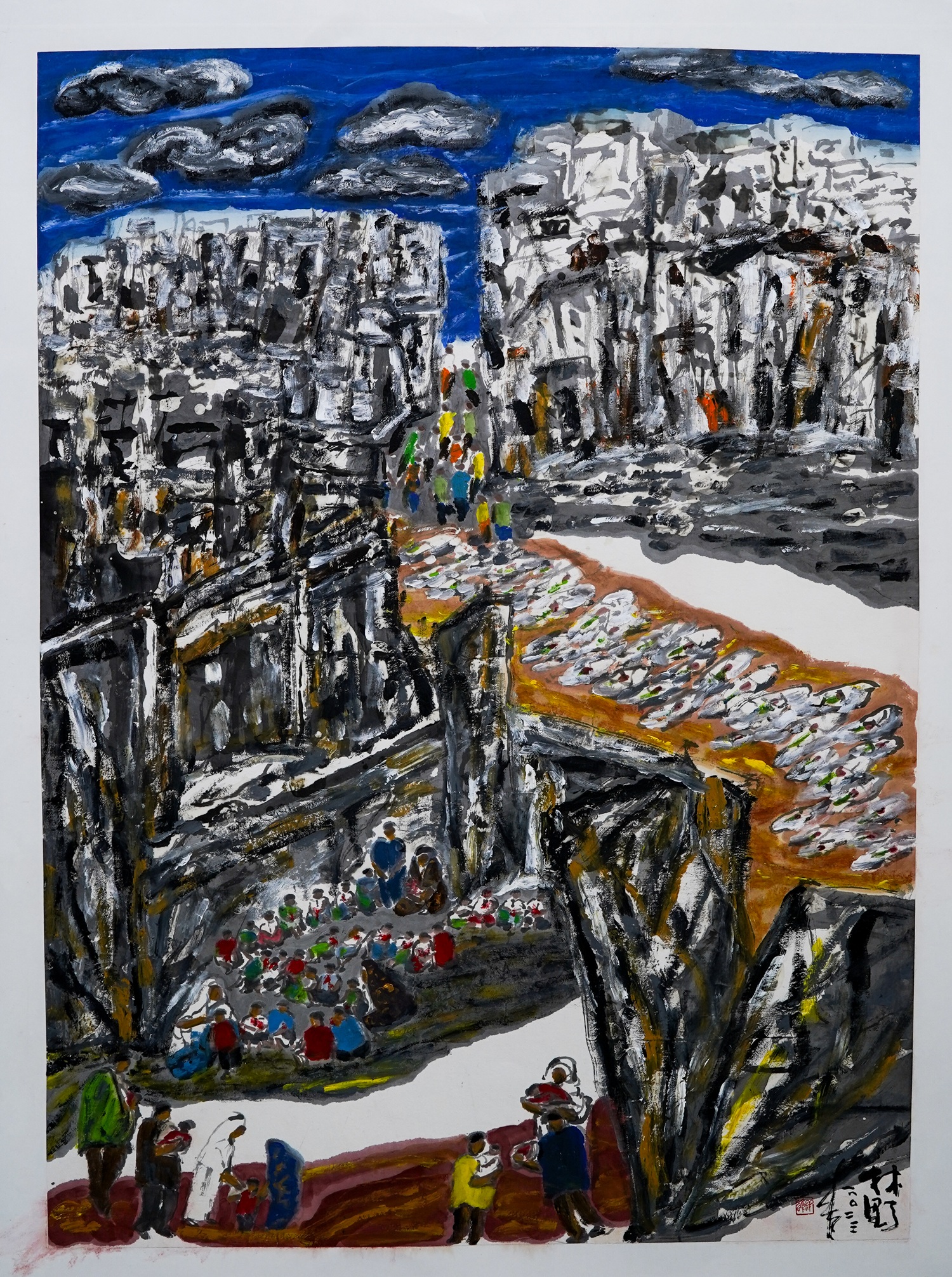 معذبو الأرض وسط الأنقاض.