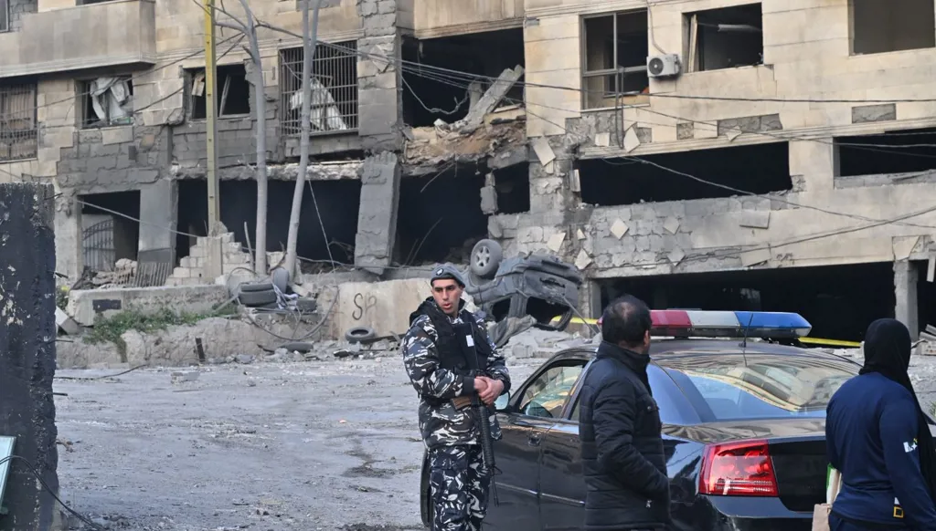 إسرائيل تفاوض بالنار وشروط أميركية صارمة... "حزب الله" يعلّق المقترحات ربطاً بحرب إيران