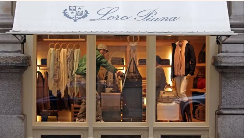 دار "لورو بيانا" تحت مجهر القضاء الإيطالي: تحقيقات في شبهات استغلال العمال