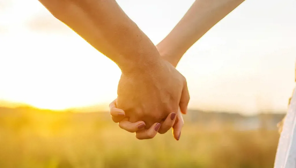 الإبرة والخيط: فلسفة العري والدفء