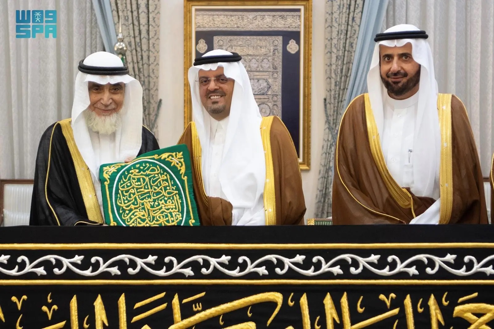 تأتي مراسم التسليم إيذانا باستبدال كسوة الكعبة المشرفة (واس)‏