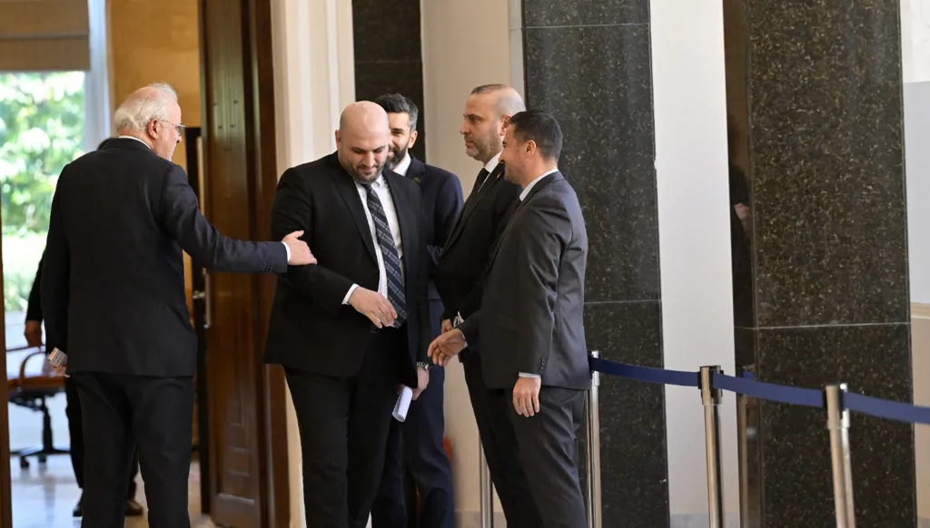 "حزب الله" أمام القرار الأقسى للدولة والحكومة عملت "تحت ضغط اللحظة"