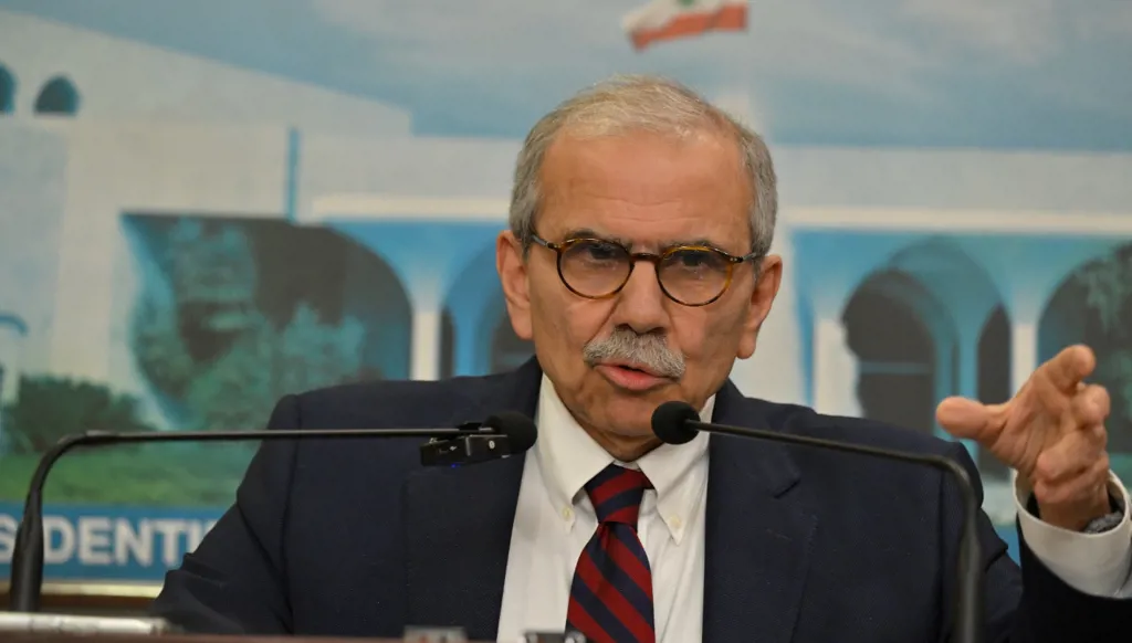 سلام ضدّ "الترويكا" والتعيينات في الحكومة لا تمرّ بـ"خط عسكري"