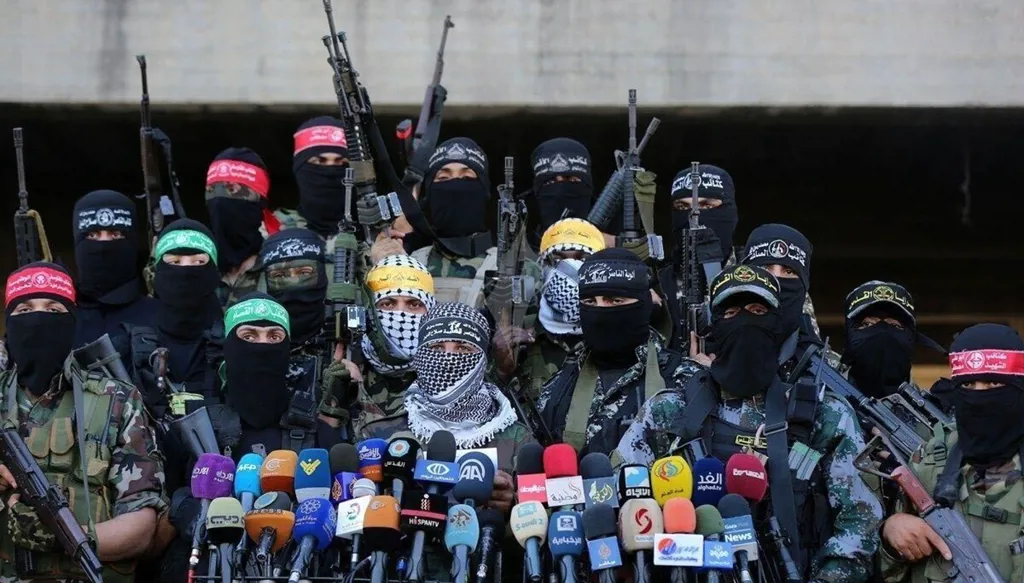 تضييق على الفصائل في دمشق وقياديون انتقلوا إلى بيروت