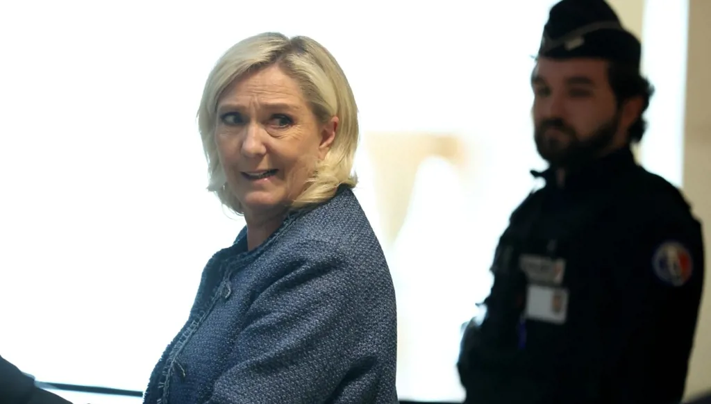 تظاهرة لليمين المتطرف دعماً لمارين لوبان وسط توترات تشهدها فرنسا