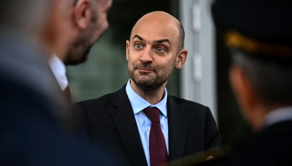 بارو في بيروت: ضبط النفس ومؤتمرا الجيش والإعمار