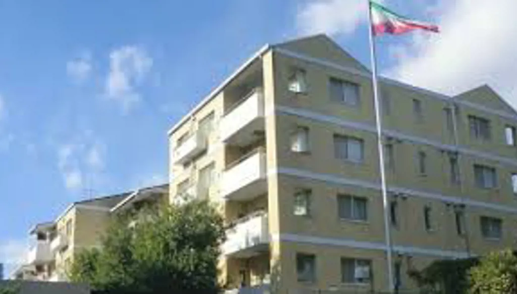 دبلوماسيون إيرانيون يغادرون لبنان بعد غارات إسرائيلية قرب السفارة