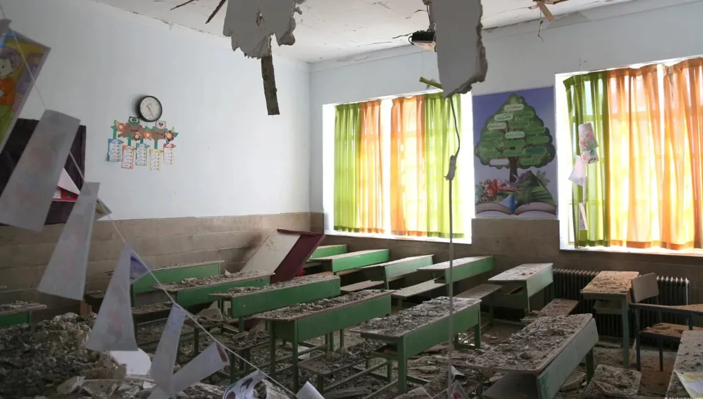 حرب إيران تلغي الفصول الحضورية ولا إنترنت... التعليم في غيبوبة