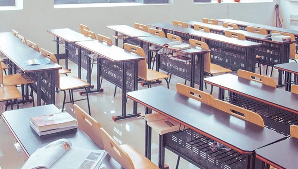 "متعاقدو الأساسي" تعلن فك الإضراب والعودة إلى المدارس غدا