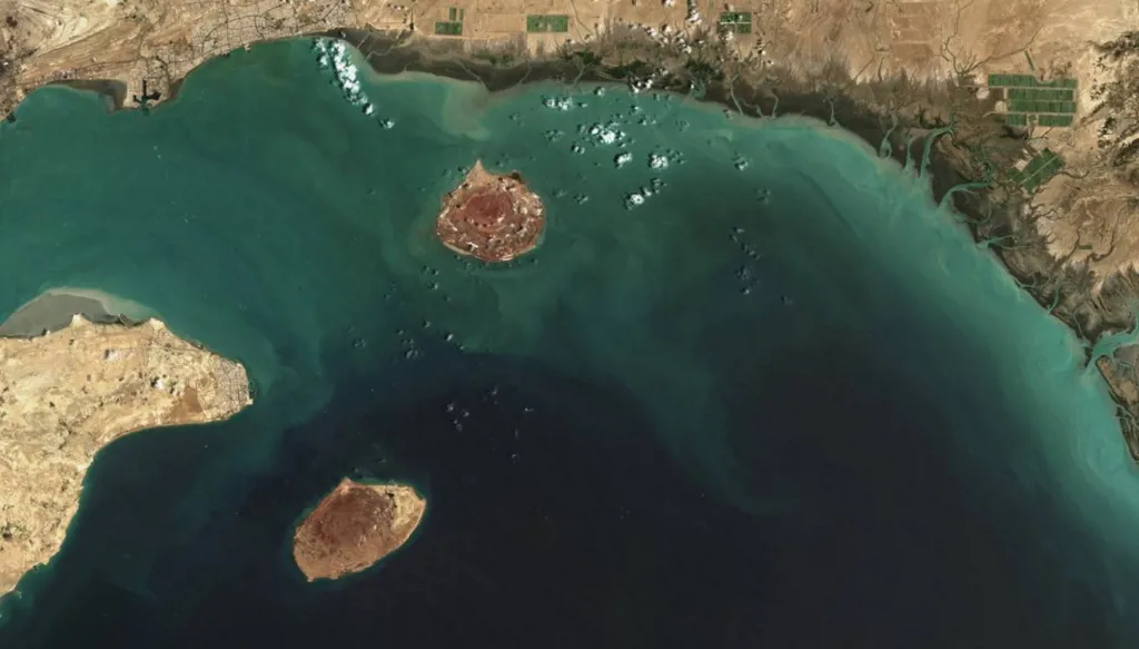 حرب النفط بعد الحصار البحري: إعادة رسم خريطة الطاقة العالمية