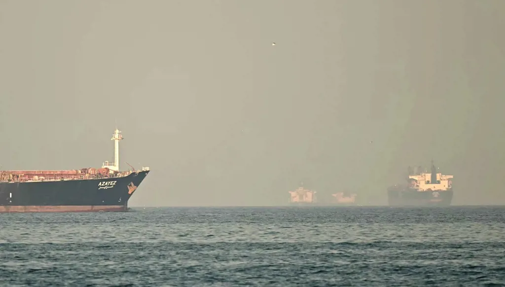 هرمز تحت قبضة التّوتر بعد فشل المفاوضات... النّفط يعبر بقيود صارمة والملاحة تدفع الثّمن