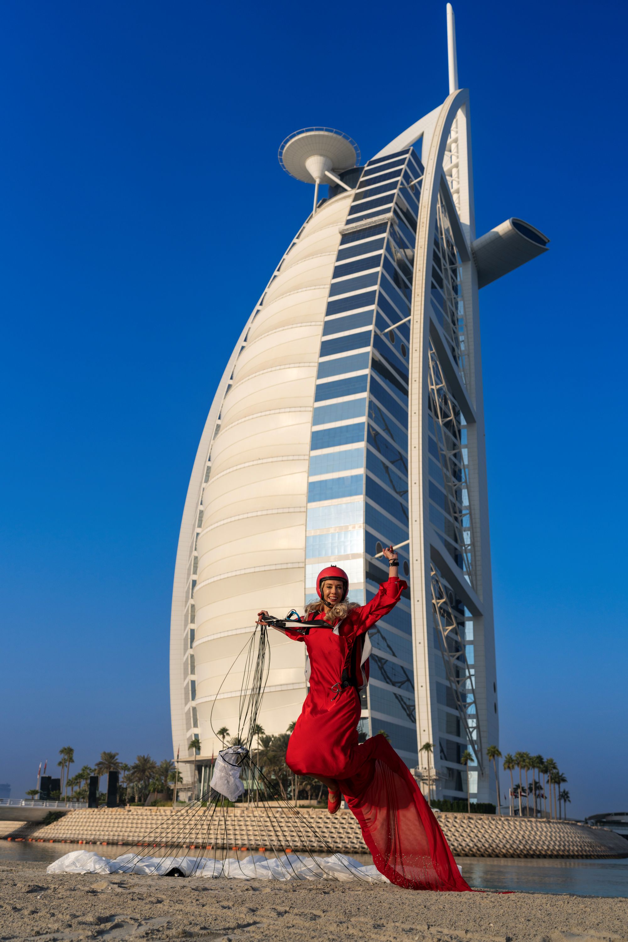 قافزة المظلات البلجيكية ماغالي فولكنر براف (Steve Braff)