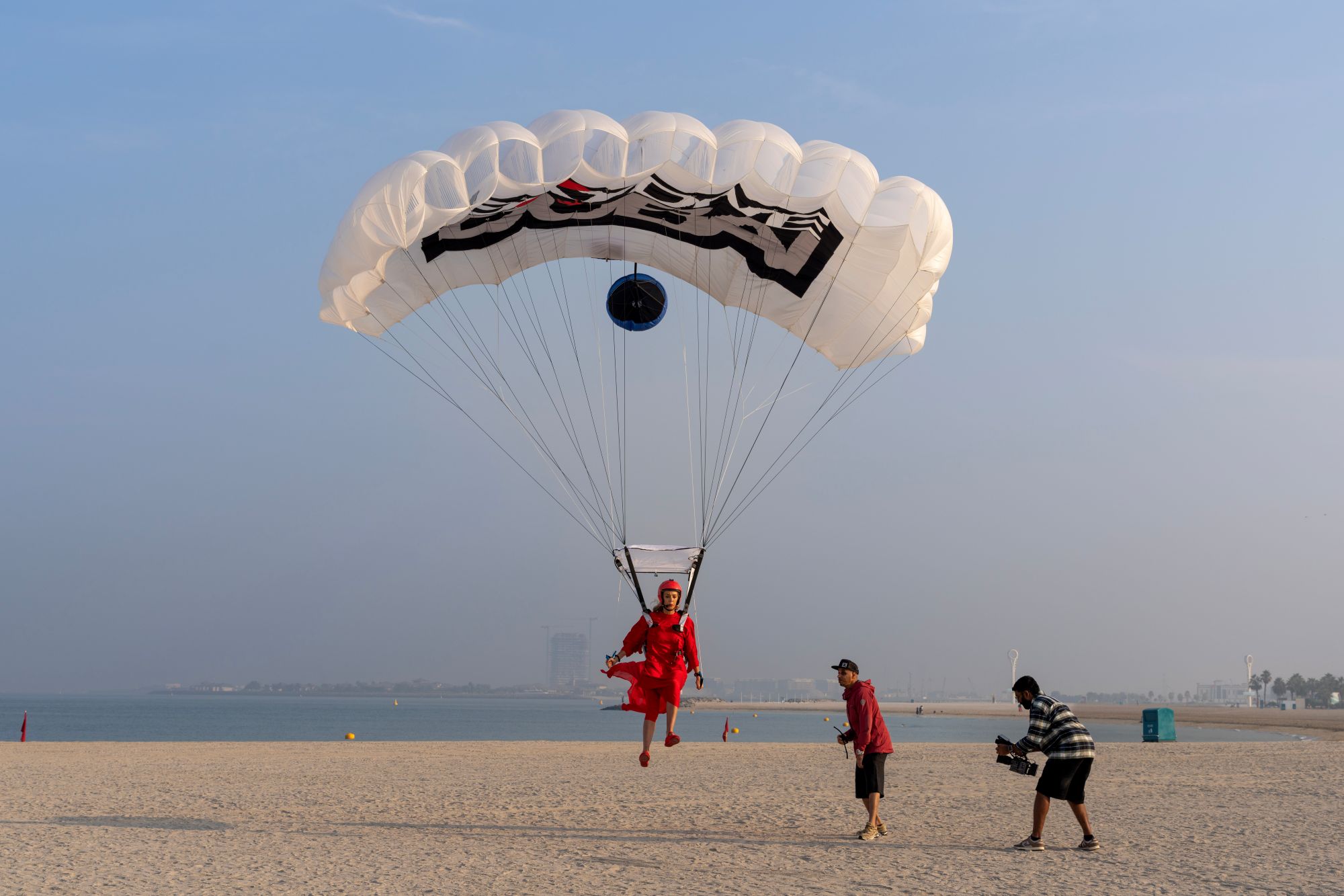 قافزة المظلات البلجيكية ماغالي فولكنر براف (Steve Braff)