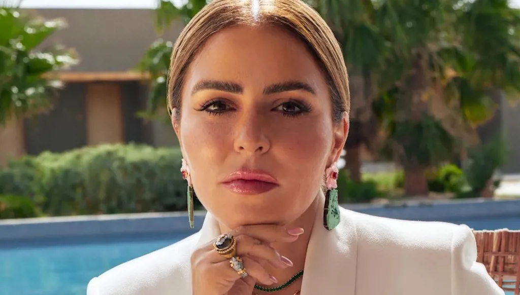 الحكم بسجن مها الصغير في قضية اللوحات الفنية