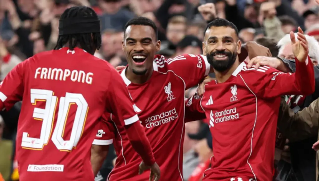هل أصبح محمد صلاح وفان دايك عبئاً على ليفربول؟