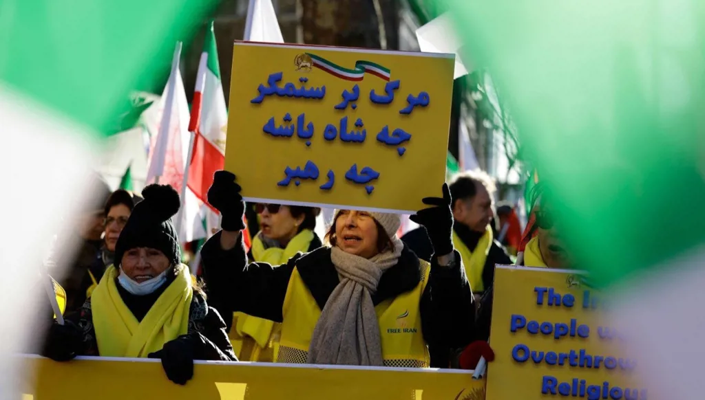 بركان إيران السياسي: تاريخ المعارضة بين الكبت والانفجار