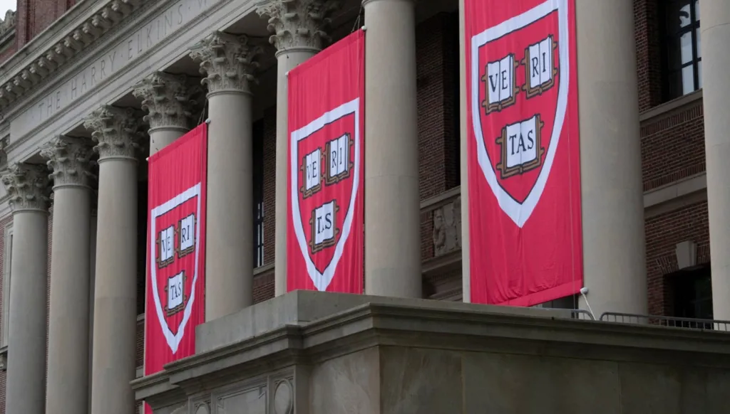 جامعة هارفارد تحفظ أرشيف إسرائيل... تحسّباً لزوالها من الوجود!