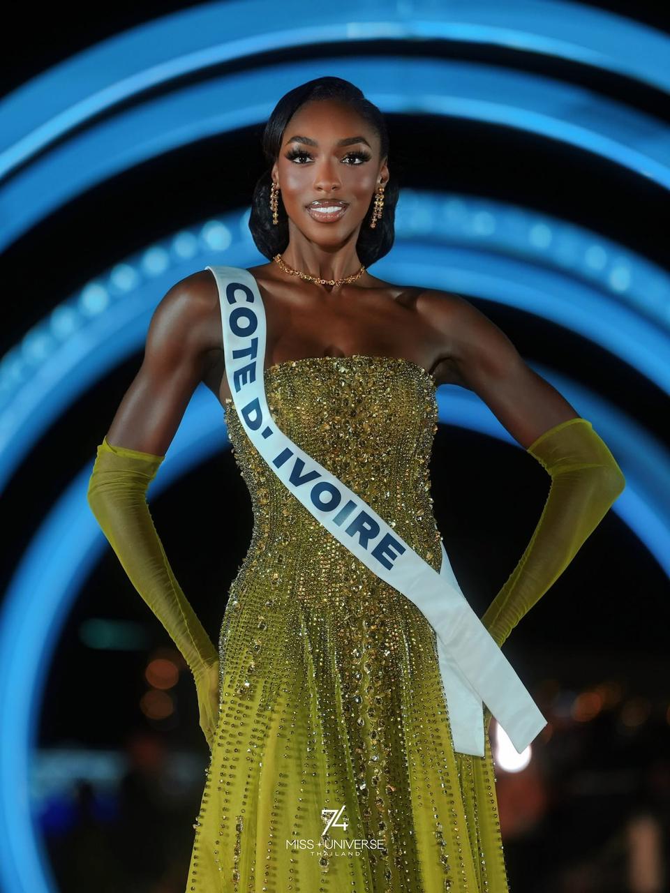 ملكة جمال ساحل العاج أوليفيا مانويلا ياسي بتوقيع دار خالد ومروان (إنستغرام)