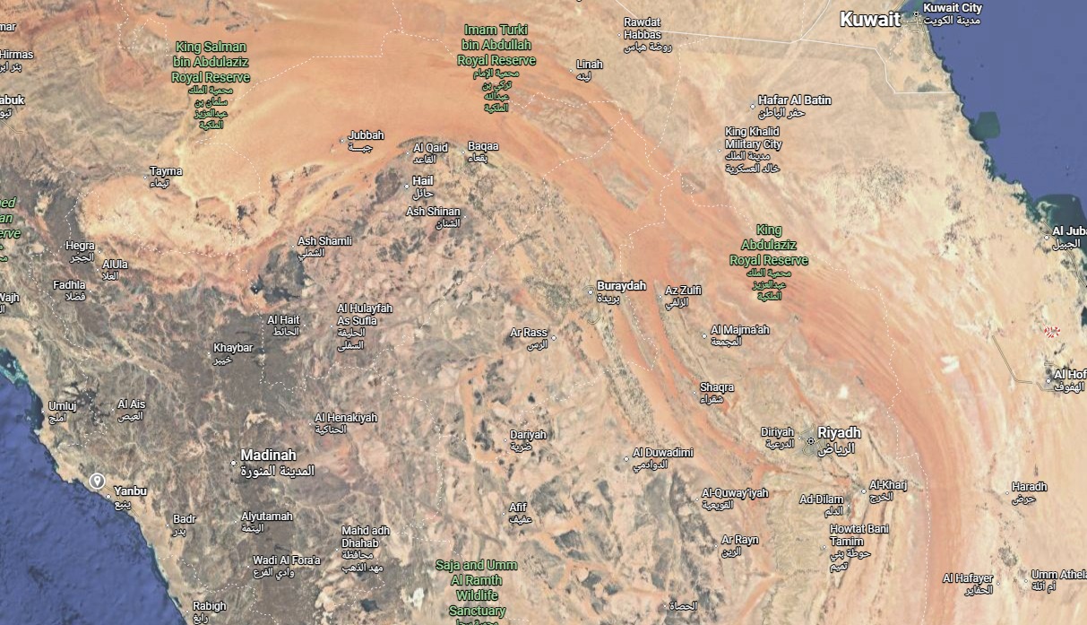 في الخريطة نرى موقعين لنقل النفط من بقيق في شرق السعودية الى ميناء ينبع غرب السعوجية، ما يسمى بترولاين (خرائط غوغل)