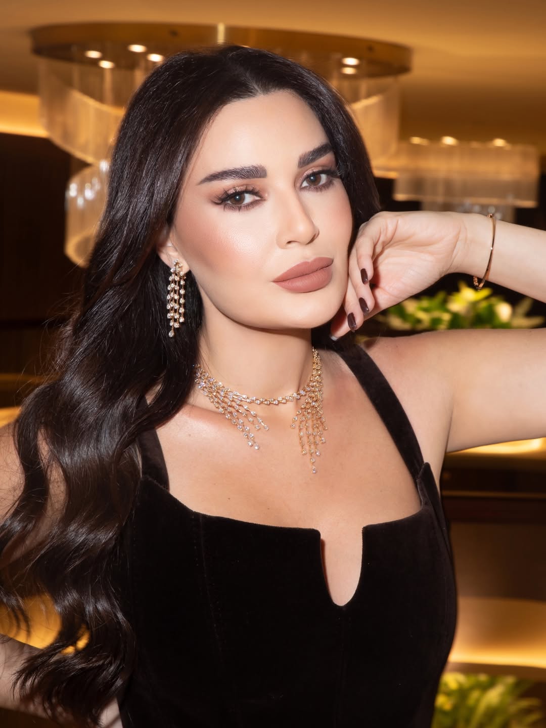 سيرين عبد النور بتصميم باسيل سودا في حفل افتتاح مجوهرات ديفا للمجوهرات ببغداد (انستغرام)