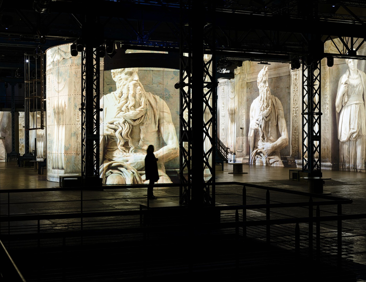 منحوتات ميكال أنجلو.