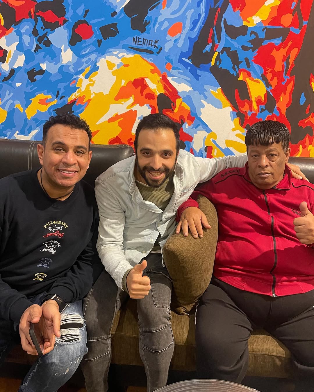 الشاعر الغنائي مصطفى حسن في كواليس أغنية سطلانة (إنستغرام)