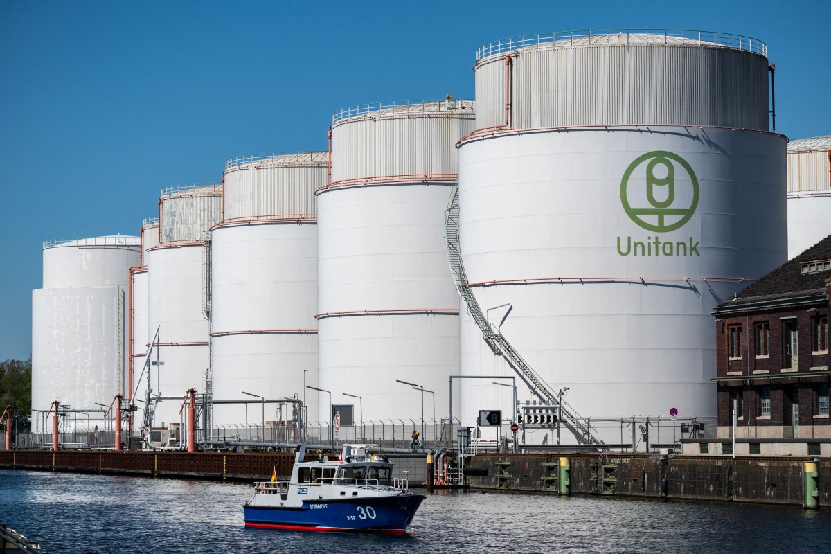 منشأة تخزين للمنتجات النفطية تابعة لشركة الخدمات اللوجستية النفطية Unitank في مركز الشحن BEHALA في برلين (أ ف ب)