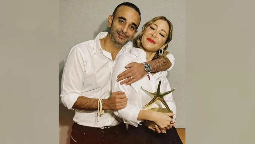 تعليقات طريفة من منة شلبي وزوجها على صورتهما الأولى معاً