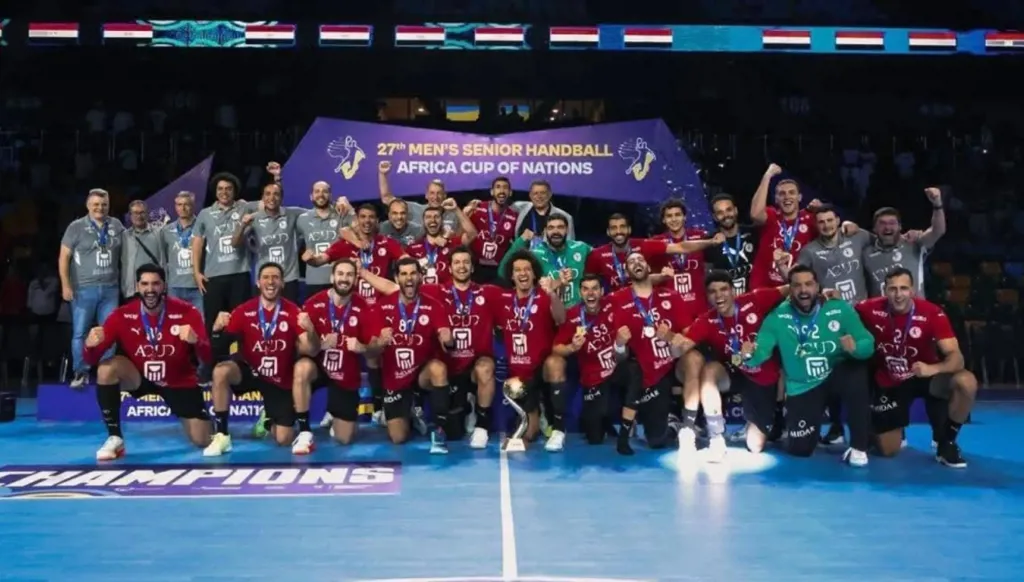 منتخب اليد المصري يرفع الراية وكرة القدم تتركها تسقط