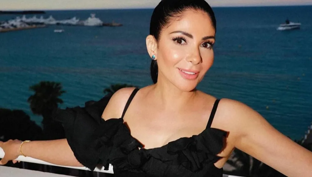 منى زكي تشارك تجربتها مع تمارين الوجه الطبيعية (فيديو)