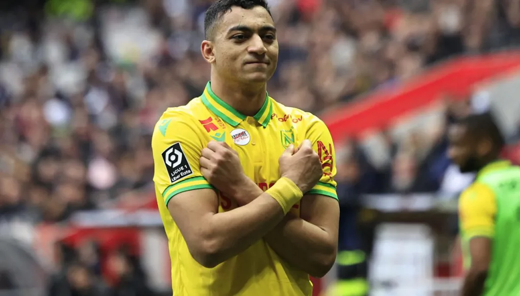 مصطفى محمد يشرح علاقة صلاح بزملائه في منتخب مصر