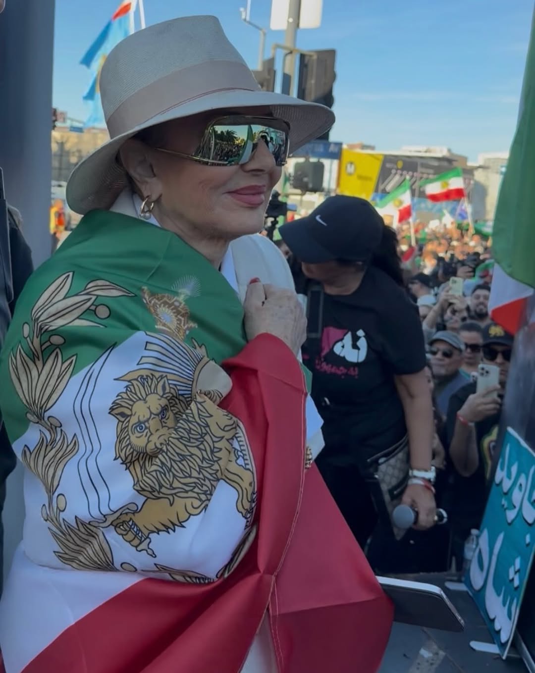 غوغوش في لوس انجليس دعماً للثورة الإيرانية (انستغرام)