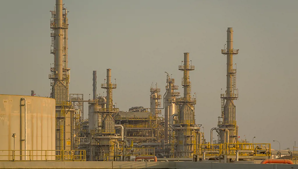 تحذير إيراني بإخلاء منشآت نفطية في السعودية والإمارات وقطر