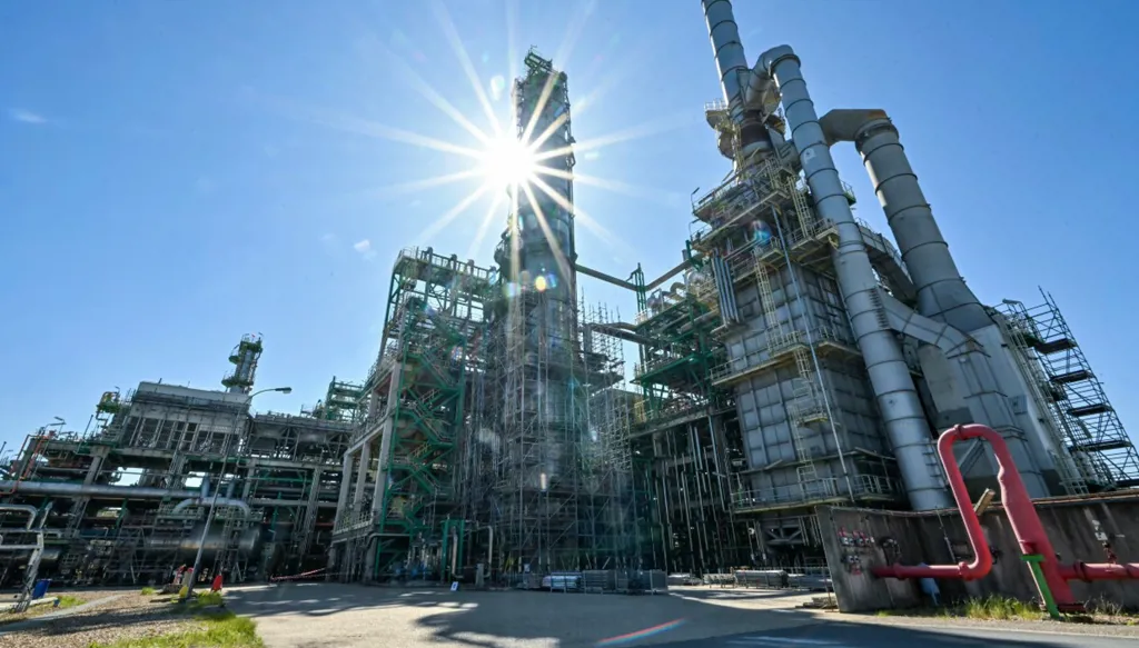 سعر خام برنت إلى ارتفاع بعد تهديدات ترامب بشأن مضيق هرمز