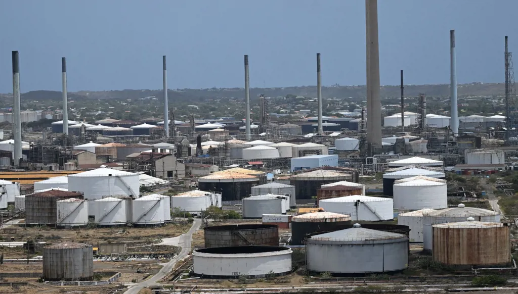 أسعار النفط: أكبر انخفاض أسبوعي منذ 10 أشهر وسط شح الإمدادات السعودية