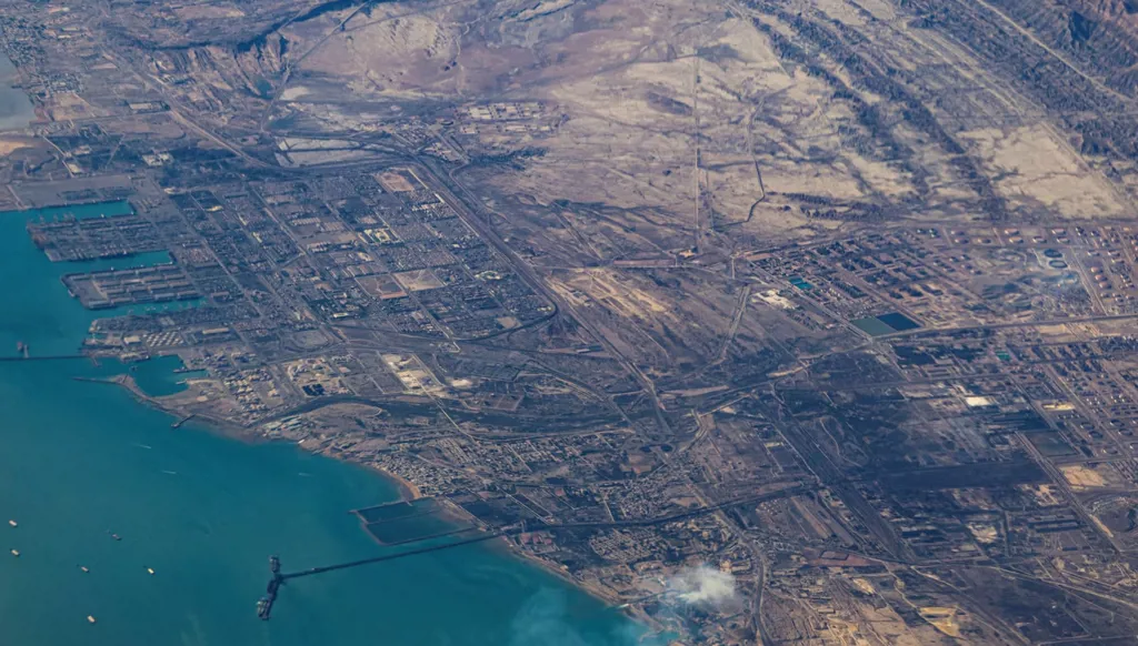 ميناء الفجيرة... شريانٌ للنفط العالمي يتدفق رغم التحديات