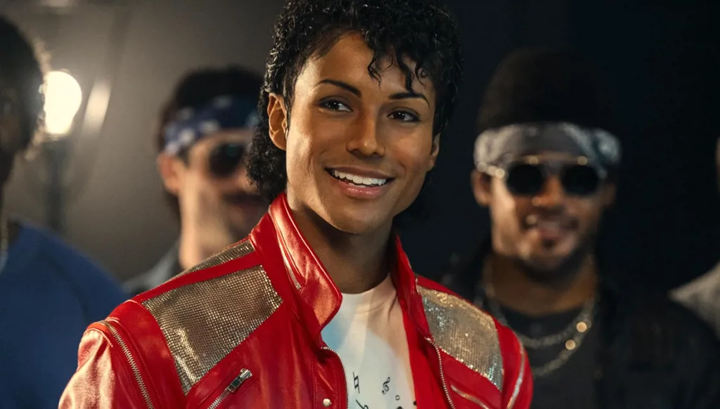 فيلم مايكل جاكسون… سردٌ يتجاهل أكثر القضايا إثارة للجدل