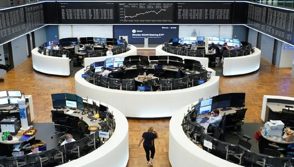 أسهم أوروبا تغلق عند أعلى مستوى في أكثر من شهر بفضل التكنولوجيا